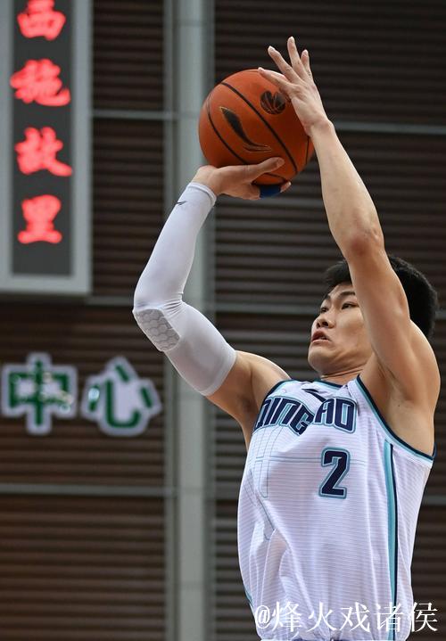 王睿泽上场22分钟高效贡献10分3板3助2断 王睿泽上场22分钟高效贡献10分3板3助2断