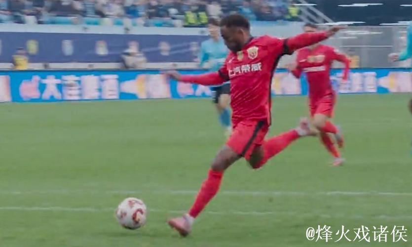 加布里埃尔：莱昂纳多场下充满激情，我们经常一起玩游戏